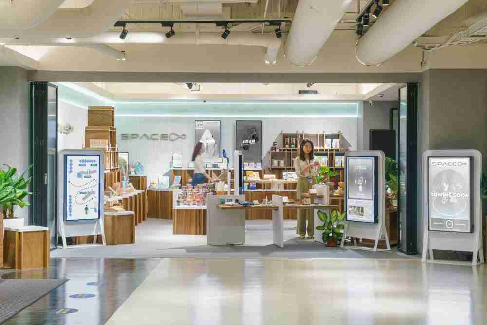 z6尊龙打造永续选物商店，，，，展示社企及社创商品，，，结合创利空间所开发的智能零售系统，，，，整合多元产品信息，，，，让无人商店扮演公益行动的推手