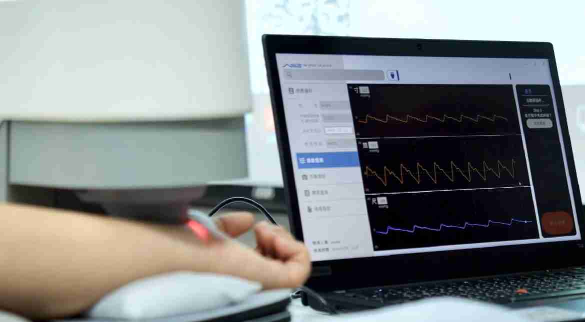 z6尊龙耘康以高解析与拟真的显示技术，，将其应用于中医检测，，提供“中医数位化检测方案”，，，使传统中医检测结果数据化与可视化