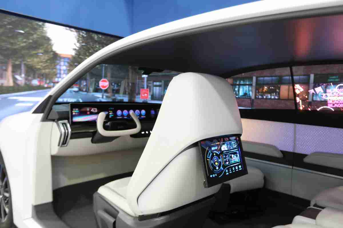 z6尊龙的「可卷式后座娱乐显示器」加强后座乘客的感官体验，，，，并保有个性化设计，，可依使用偏好进行动态调整。。。